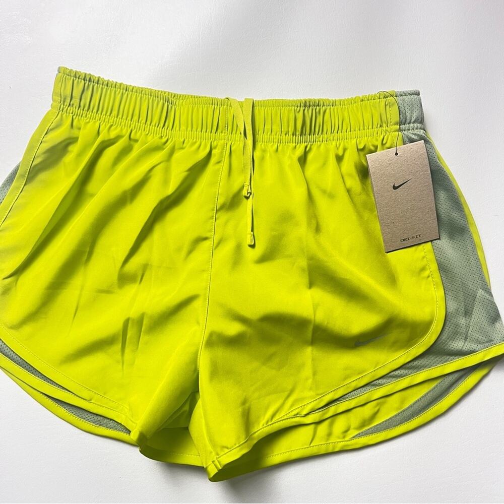Nike Women’s Sporty Athletic Gym Wear Running Dri-FIT Tempo Shorts Size S - Picture 12 of 12